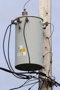۲۲۰px-Polemount-singlephase-closeup